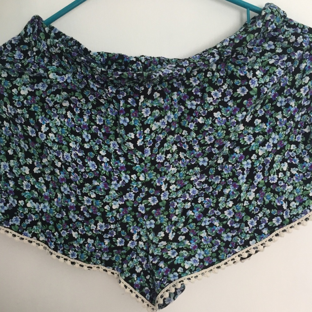 Forever 21 Size M floral print shorts